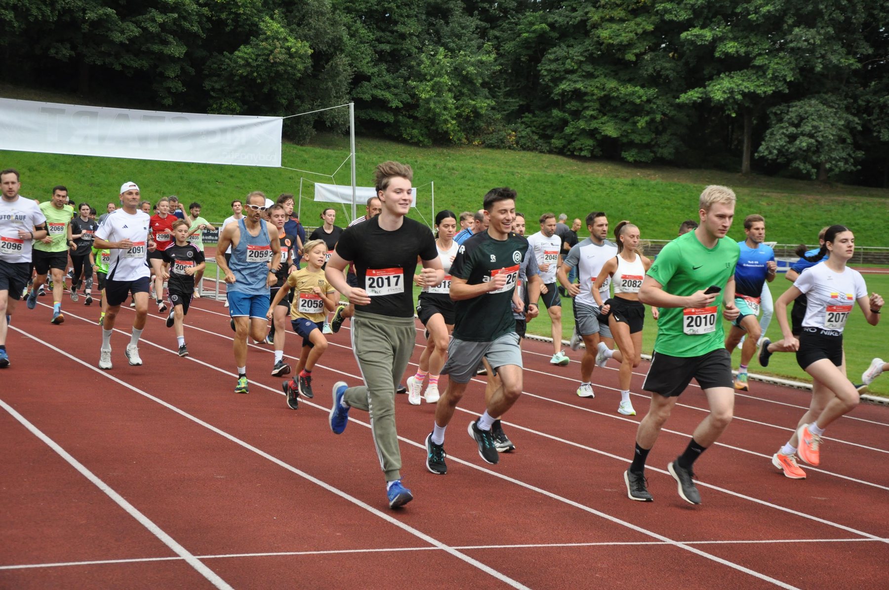 Laufgruppe auf der Stadionbahn