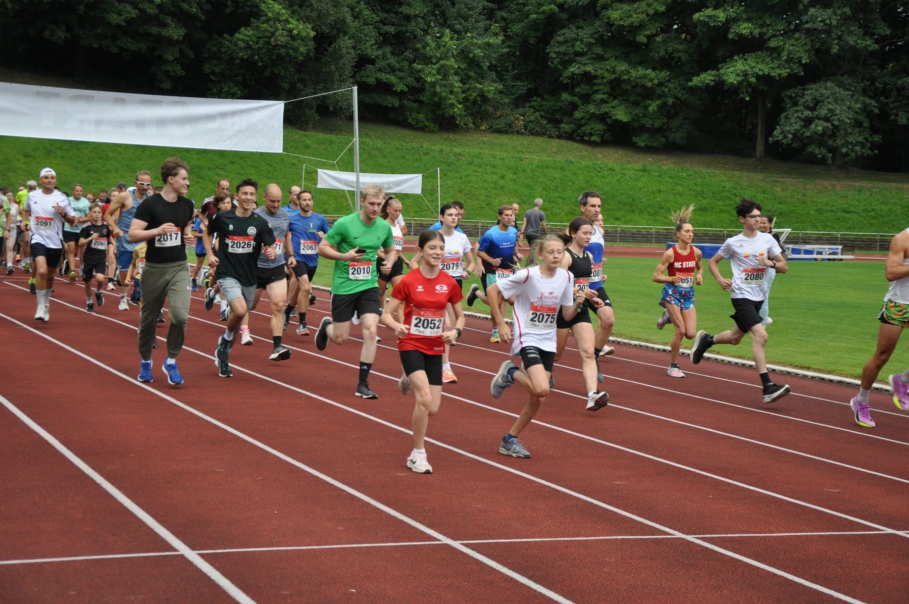 Trainerinnen und Trainer begleiten eine RLC-Trainingseinheit
